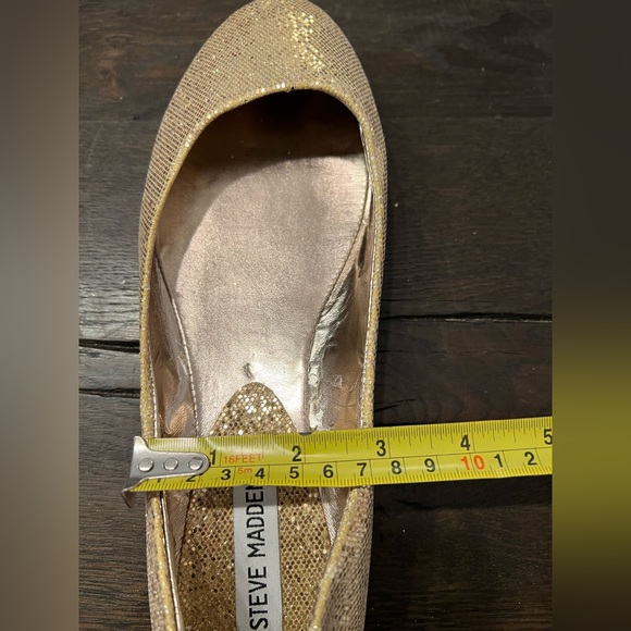 Steve Madden Women’s Gold P-Heaven Round Toe Flats - Picture 8 of 8